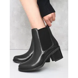 The Roadster Lifestyle Co Women Block-Heeled Chelsea Boots