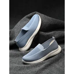 The Roadster Lifestyle Co. Women Blue Textured Flyknit Comfortable Trainning Shoes