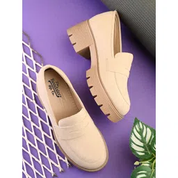 The Roadster Lifestyle Co Women Casual Block-Heeled Chunky Boots