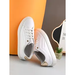 The Roadster Lifestyle Co. Women Casual Lightweight Sneakers