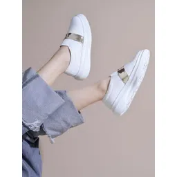 The Roadster Lifestyle Co. Women Casual Slip-On Sneakers