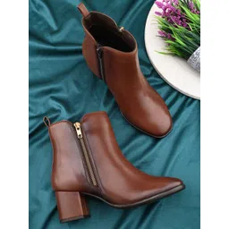 The Roadster Lifestyle Co. Women Heeled Zipper Boots