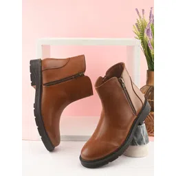 The Roadster Lifestyle Co Women Round Toe Block Heel Boots