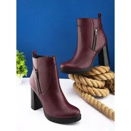 The Roadster Lifestyle Co Women Round Toe Block-Heeled Ankle Boots