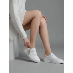 The Roadster Lifestyle Co Women Round Toe Lightweight Lace-Ups Sneakers