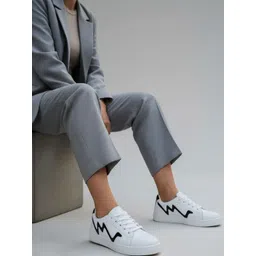 The Roadster Lifestyle Co Women Round Toe Lightweight Lace-Ups Sneakers