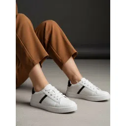 The Roadster Lifestyle Co Women Round Toe Lightweight Lace-Ups Sneakers