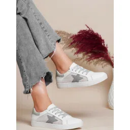 The Roadster Lifestyle Co Women Round Toe Lightweight Lace-Ups Sneakers