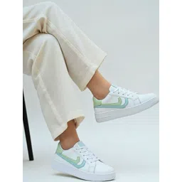 The Roadster Lifestyle Co Women Round Toe Lightweight Lace-Ups Sneakers