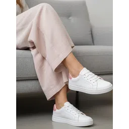 The Roadster Lifestyle Co Women Round Toe Lightweight Lace-Ups Sneakers