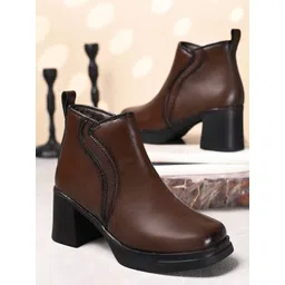 The Roadster Lifestyle Co Women Square Toe Block-Heeled Chelsea Boots