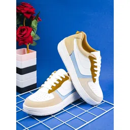 The Roadster Lifestyle Co Women Textured Casual Sneaker