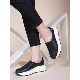 The Roadster Lifestyle Co Women Textured Slip-On Casual Sneakers