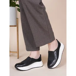 The Roadster Lifestyle Co Women Textured Slip-On Casual Sneakers