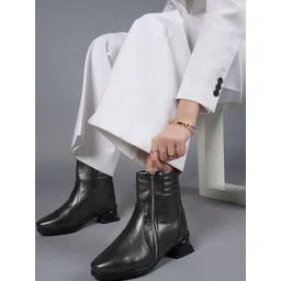 The Roadster Lifestyle Co. Women Textured Square Toe Quilted Zip Regular Boots