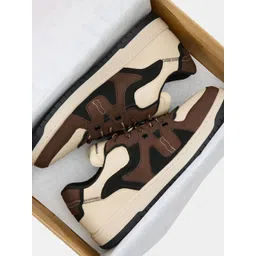 The Souled Store Men Colourblocked Lightweight Comfort Insole Contrast Sole Sneakers