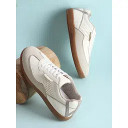 THE WHITE POLE Women Perforations Lace Up Sneakers