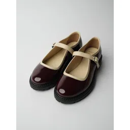 Theater Apparel Women Round Toe Leather Sneakers