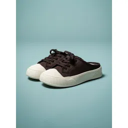 Theater Women Elves Brown Pull On Sneakers