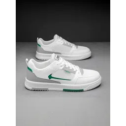 TIGONIS Men Colourblocked Sneakers