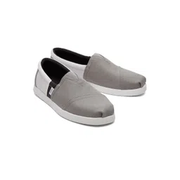 TOMS Men Colourblocked Lightweight & OrthoLite EcoLT Insole Canvas Slip -On Sneakers