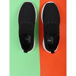 TPENT Men Black Woven Design Slip-On Sneakers