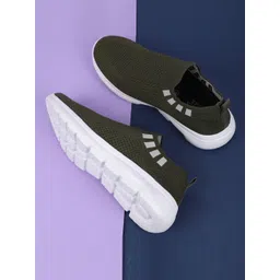 TPENT Men Olive Green Solid Slip-On Sneakers