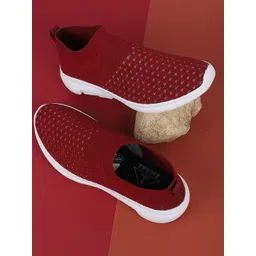 TPENT Men Red Slip-On Sneakers
