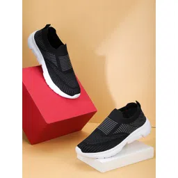 TPENT Men Textured Walking Shoes