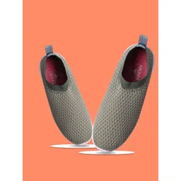 TPENT Women Green Woven Design Lightweight Slip-On Sneakers