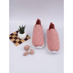 TPENT Women Peach-Coloured Mesh Running Non-Marking Shoes