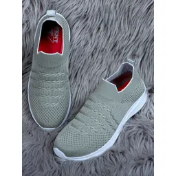 TPENT Women Sea Green Lightweight Slip-On Sneakers