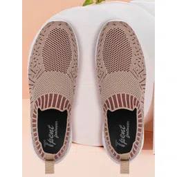 TPENT Women Textured Lightweight Slip-On Sneakers