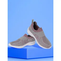 TPENT Women Textured Lightweight Slip-On Sneakers