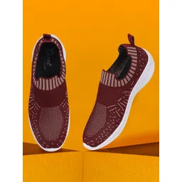 TPENT Women Textured Lightweight Slip-On Sneakers