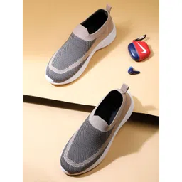TPENT Women Textured Slip-On Sneakers