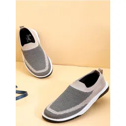 TPENT Women Textured Slip-On Sneakers