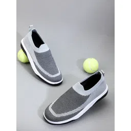 TPENT Women Textured Slip-On Sneakers