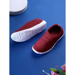 TRASE Women Slip-On Sneakers