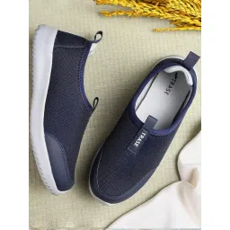 Trase Women's Navy Walking Shoes