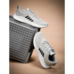 Trusted toes Men Perforations Sneakers