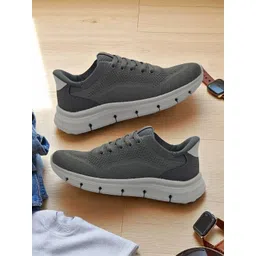 TRV Men Mesh Running Non-Marking Shoes