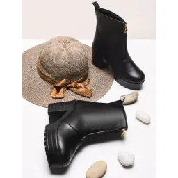 TRYME Women's Black Casual Booties