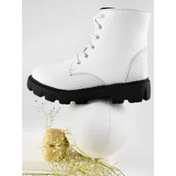 TRYME Women's White Derby Boots