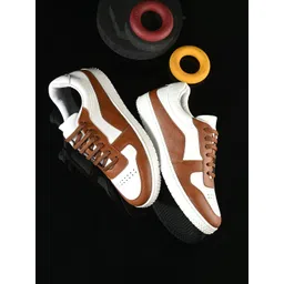 UNDERROUTE Men Colourblocked Moisture Wicking Sneakers