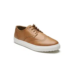UNDERROUTE Men Textured Patent Leather Sneakers
