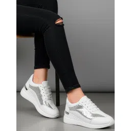 VENDOZ Women Textured Sneakers
