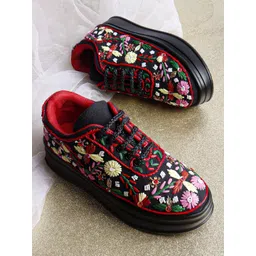 VENDOZ Women Woven Design Sneakers