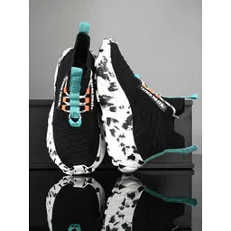 WAAN Men Printed Sneakers