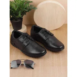 WALKWAY by Metro Men Sneakers